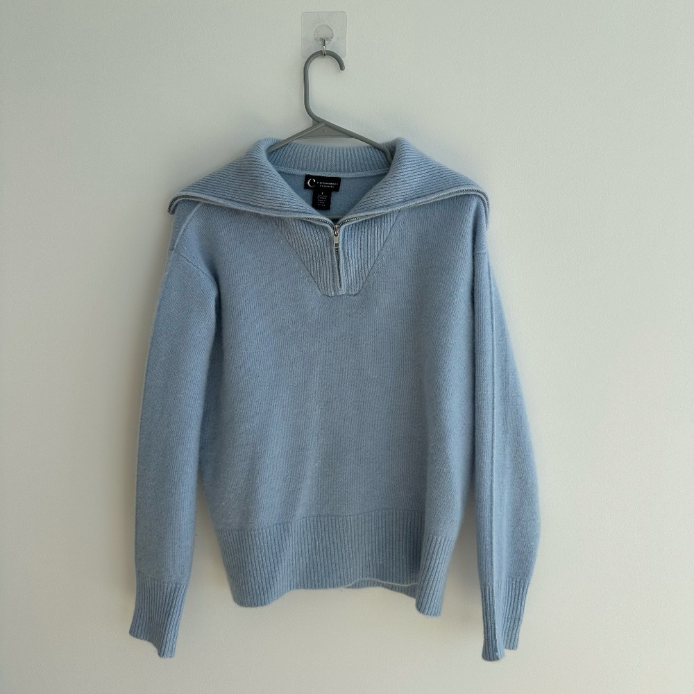 Bloomingdale's Cashmere Blue Sweater Size Small